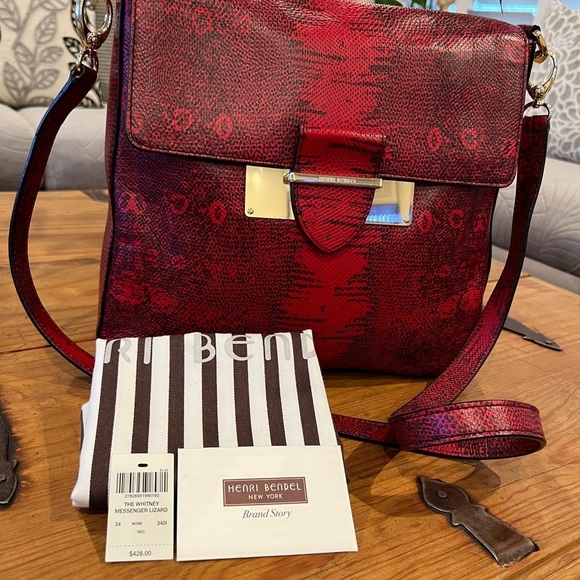 henri bendel Handbags - HENRI BENDEL NWOT The Whitney Lizard Messenger Bag w/ dust bag